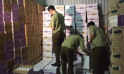 Đột kích kho hàng ở La Phù, thu giữ hơn 30.000 chai sữa chua không rõ nguồn gốc